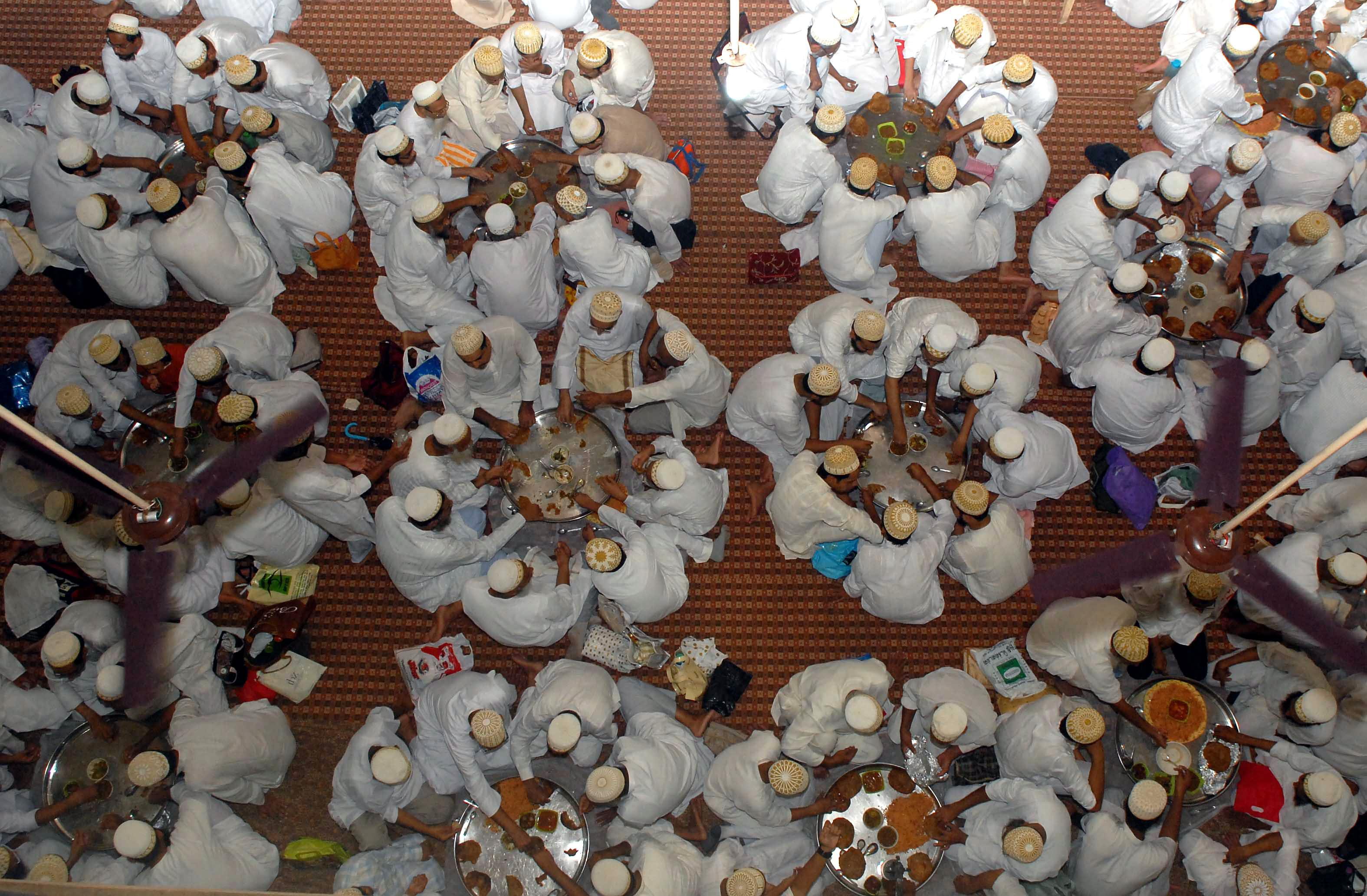 Bohra community breaking their fast during the month of Ramadan at Bohra Mosque in Mumbai
Pic/Shadab Khan